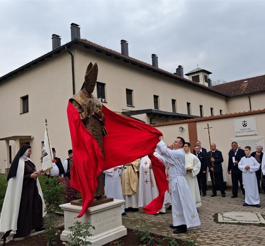 Blagoslovljen kip bl. Alojzija Stepinca u Karmelu u Brezovici